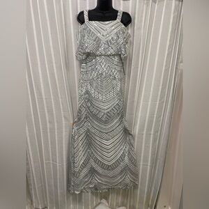 Elegant Silver sequin Evening Gown R&M Richard’s from Dillards NWT Size 6‎